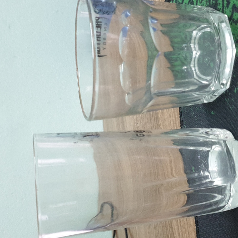 1 pair of glass cups